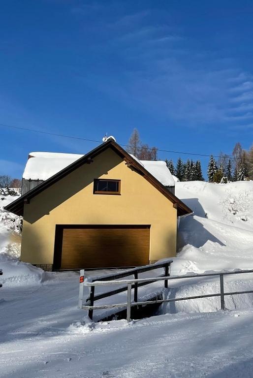 Garage Harrachov Leilighet Eksteriør bilde