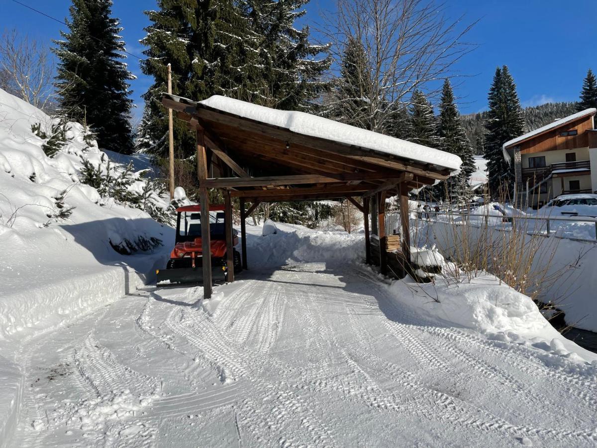 Garage Harrachov Leilighet Eksteriør bilde